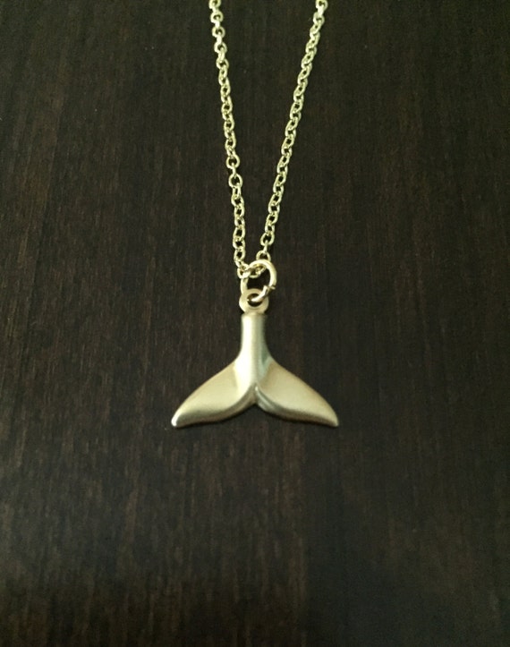 pendentif queue de baleine