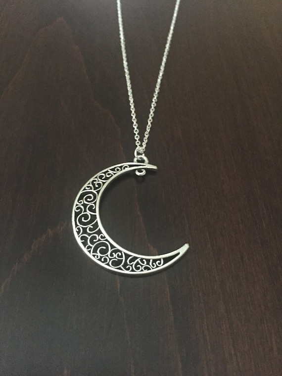 Crescent moon pendant necklace discount