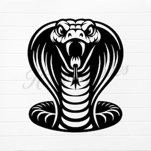 Peut inclure: Illustration en noir et blanc d'un cobra avec son capuchon déployé, montrant ses crocs. Le serpent est enroulé sur lui-même, la tête tournée vers l'avant.