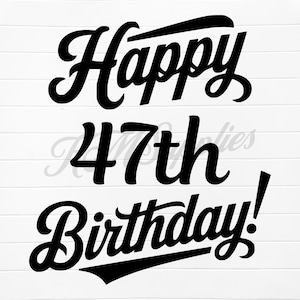 以下が含まれることがあります： 白の背景に黒い文字で「Happy 47th Birthday！」と書かれています。文字は筆記体で、3行に配置され、「Birthday！」は下線が引かれています。背景は木目調です。