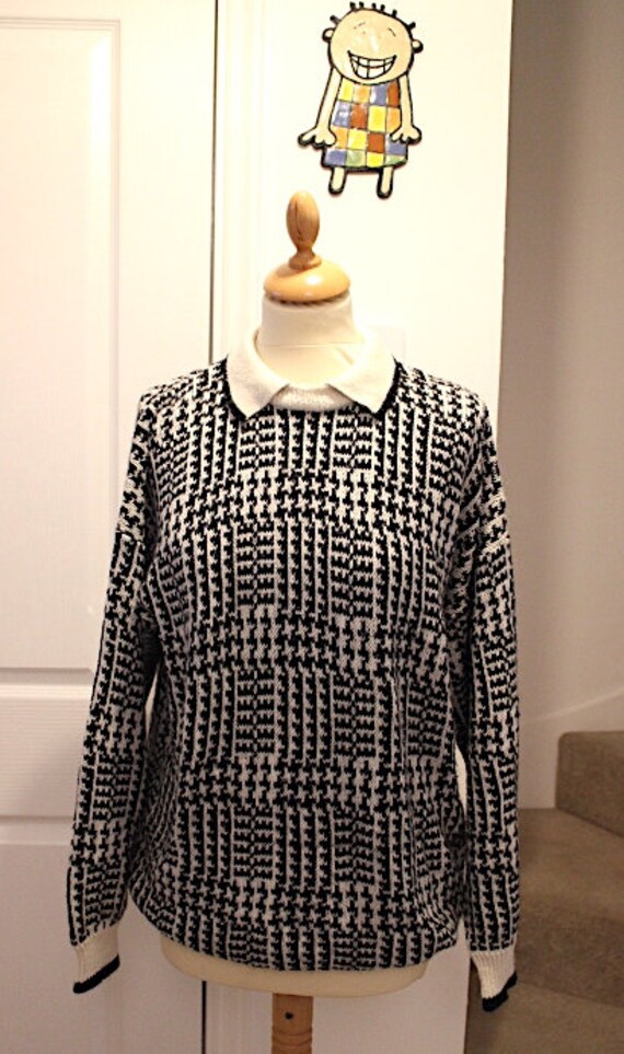 Patterned white jumper Gem