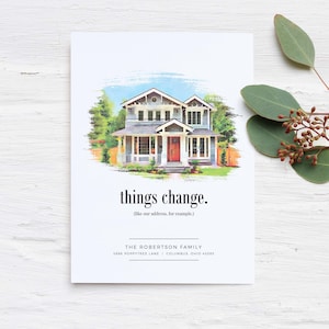 以下が含まれることがあります： 赤いドアのある2階建ての家の水彩画。画像の下に「things change. (like our address, for example)」というテキストがあります。カードの下部に「THE ROBERTSON FAMILY 1896 POPPYTREE LANE | COLUMBUS, OHIO 43205」というテキストがあります。
