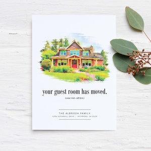 以下が含まれることがあります： 赤いドアと緑の芝生のある家の水彩画。画像の下に「your guest room has moved.」というテキストがあり、その下に「(come visit, call first)」というテキストがあります。「THE ALBROOK FAMILY」というテキストがその下にあり、その下に「12594 SUGARHILL DRIVE | RICHMOND VA 23229」というテキストがあります。