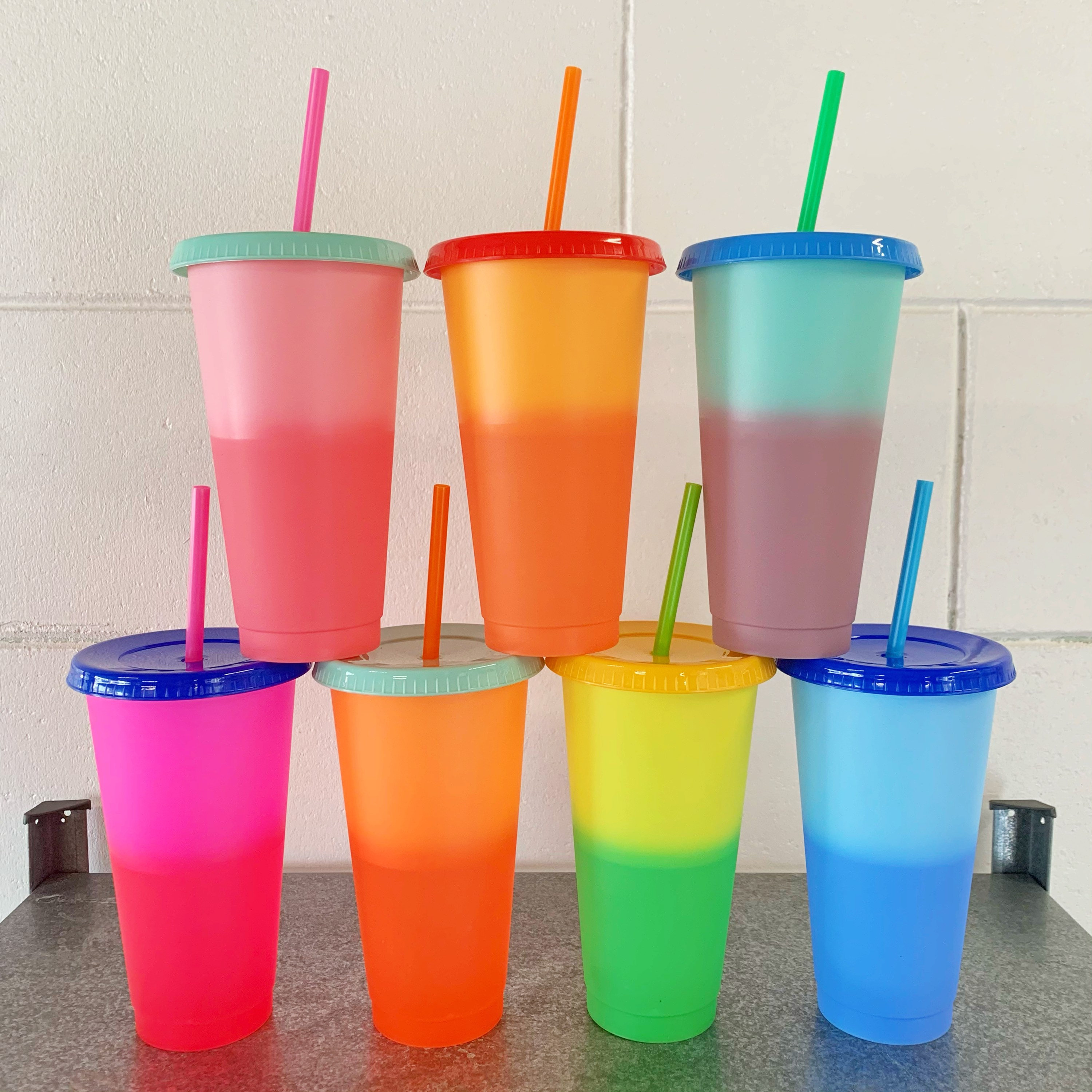 Cup 24. Пластиковый стакан красный для пинг понга. Пластиковый стакан с крышкой и трубочкой. Cup 24. Cup 24.