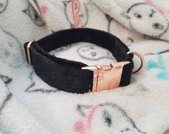 Black velvet and rose gold buckle collar