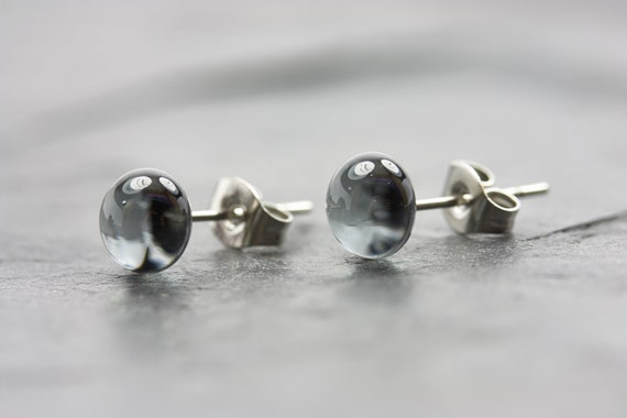 Handgemachte Ohrstecker Glas – minimalistische Ohrringe zeitlos & elegant  Edelstahl Stecker Schmuck Geschenk für Frauen - Freundin grau