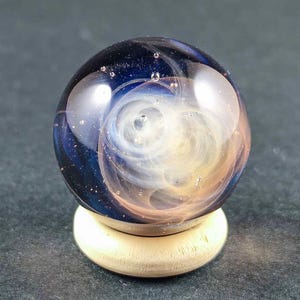 Mini marbre galaxie en verre fumé argenté, petite sphère spatiale en borosilicate, cadeau de collection minimaliste pour les amoureux de l'espace