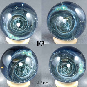 Marbre galaxie en verre fumé argenté, avec une planète opale flottante, Marbre galaxie en verre, Marbre borosilicaté avec une opale, Marbre en verre astronomie image 7