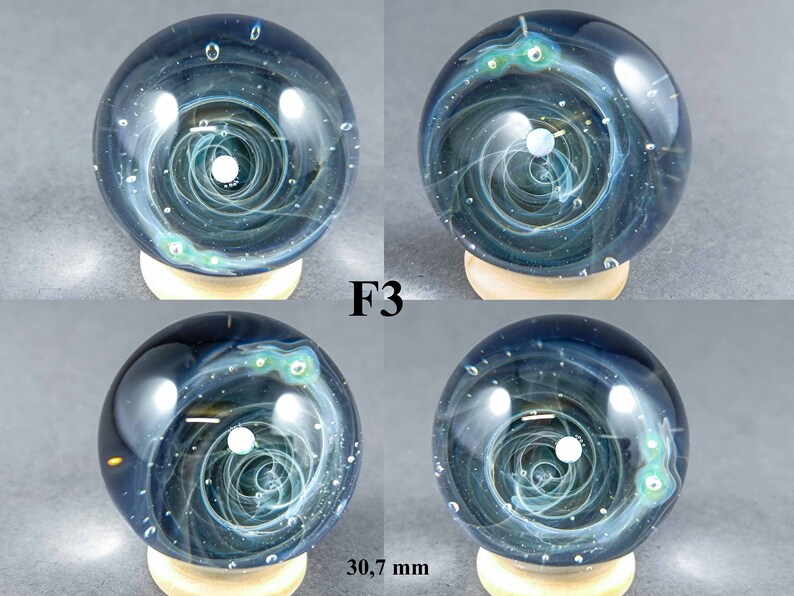 Marbre galaxie en verre fumé argenté, avec une planète opale flottante, Marbre galaxie en verre, Marbre borosilicaté avec une opale, Marbre en verre astronomie image 7