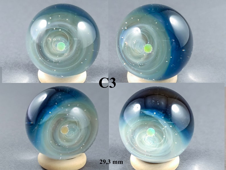 Marbre galaxie en verre fumé argenté, avec une planète opale flottante, Marbre galaxie en verre, Marbre borosilicaté avec une opale, Marbre en verre astronomie image 4