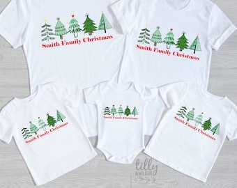 Peut inclure: T-shirts blancs avec un motif d'arbre de Noël vert et rouge et le texte "Smith Family Christmas".