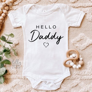 Hello Daddy Baby Bodysuit, Daddy Reveal Bodysuit, Pregnancy Announcement to Husband, Pregnancy Reveal To Husband, Hello Daddy Bodysuit