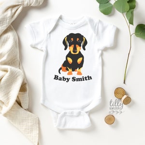 Personalisierte Dackel Baby Body, Dackel Kleidung, Schwangerschaftansage, Babyparty, Neugeborenen Baby Geschenk, meine Geschwister haben Pfoten