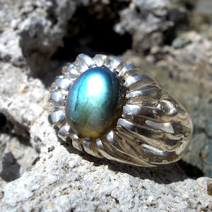 Labradorite Ring, Gemstone Labradorite Ring, Sterling silver 925 Ring, One of a kind Flashy Labradorite Ring