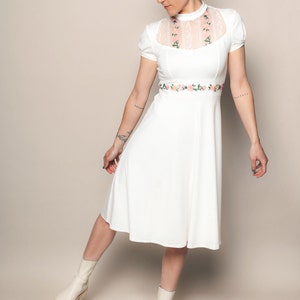 Knee length jersey A-line dress with circle skirt and lace inset zdjęcie 2