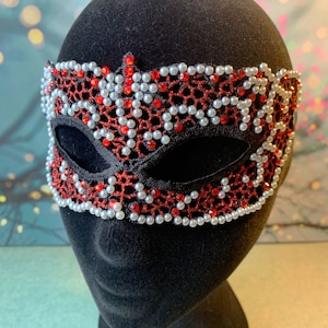 Masquerade Mask - Glitter White Pearl Crystal Christmas Queen Elf Santa Prom Costume Cosplay - Red White black