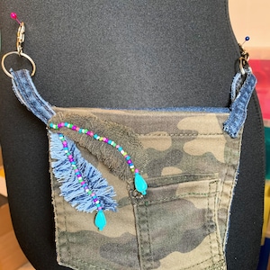 Upcycled Recycled Denim Grün Camouflage Blau Denim Hüfttasche Gürtelschlaufe Clip Tasche Taschentasche - Steampunk Boho Festival