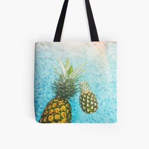 Ananas und Pool Tote Bag - AnanasFrucht auf blauem Aqua Hintergrund. Waschbar. Perfektes Geschenk für die Strandbum!