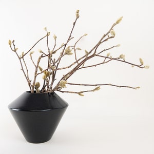 ASA Selection Black Vase - Postmodern ASA Selection Black Ceramic Vase - Classic High-Waisted Ceramic Vase - Modern Elegant Vase