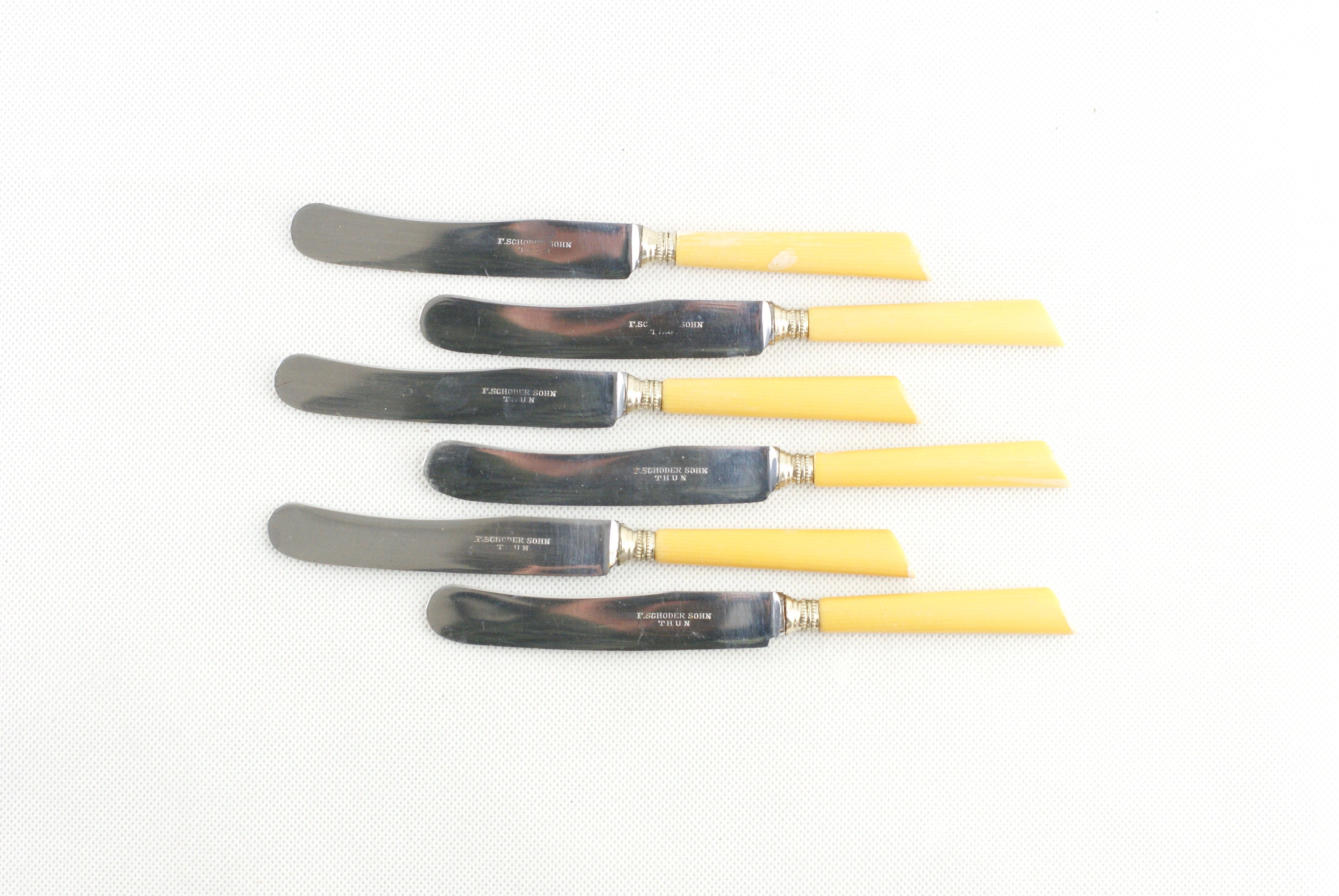 Vintage Red Lucite Handle Butter Knife Set of 4 Retro Knives