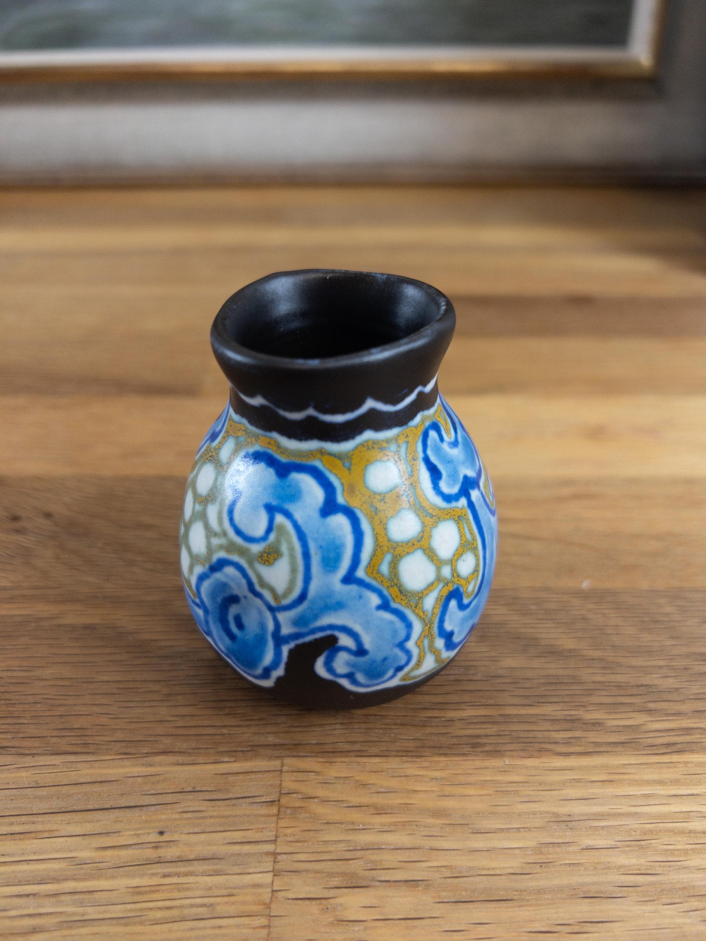 ゴーダ製アールデコ陶器の花瓶：手描きのオランダ製ディンプル模様の