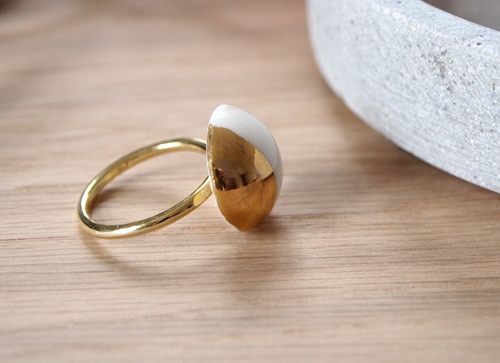 The HARMONI ring with gold buds from Danish Designer Pernille Müller.