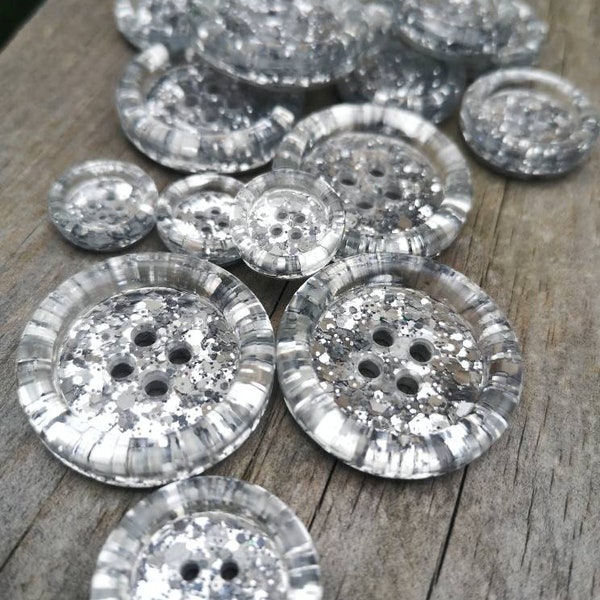 Sparkling icy silver metallic glitter buttons - 15mm 21mm 30mm 35mm 50mm - wedding favours - knitting - crochet - collectable - lovely!