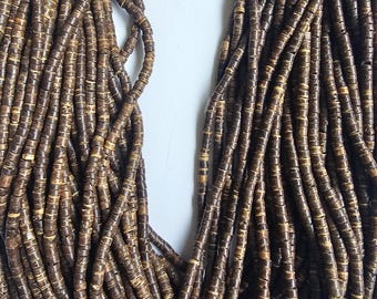Contas de coco marrons (4 - 5 mm / fio de 24 polegadas)