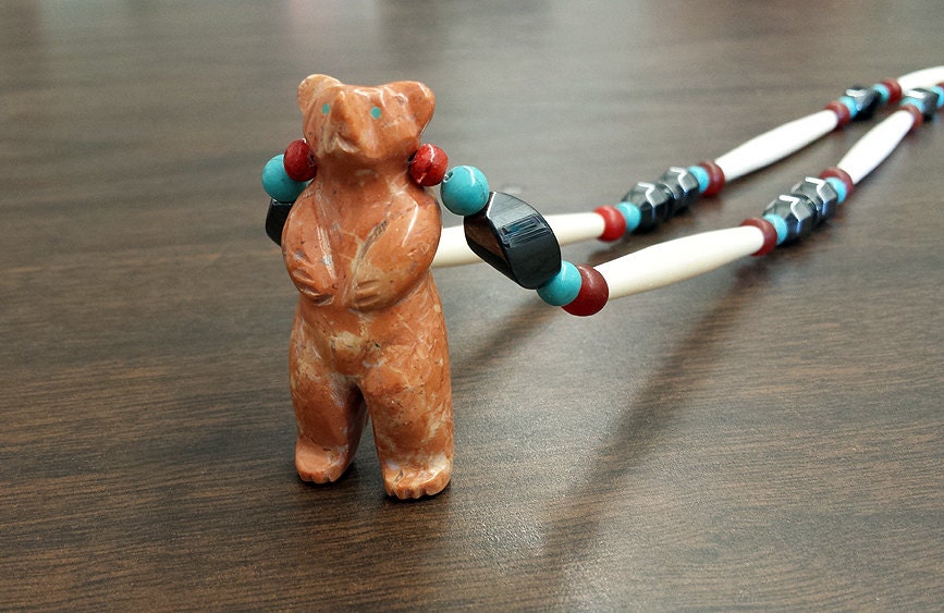 手彫りの石のクマのネックレス - Etsy 日本