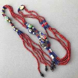 1920er Venezianische Murano Collier mit Millefiori und Rocailles Perlen in Rot und Blau
