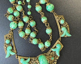 Collier ancien art déco tchèque en verre vert jade Neiger Brothers