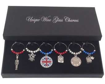 Libby's Market Place Weinglas-Anhänger Set – 6 Handgefertigte Charms Mit New York-Motiven, Inkl. Organza-Beutel