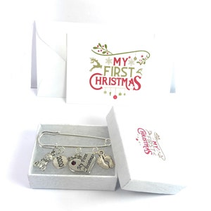 Mein erstes Weihnachten 2020 Windel Pin Andenken Charms mit Baby Füßen und Teddybär Charms und Weihnachts-Geschenk-Karte