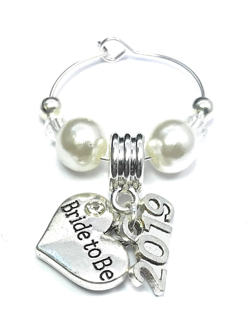 Libbys Market Place Mum To Be Wine Glass Charm on a Pink Gift Card
