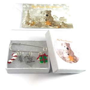 Baby's Eerste Kerst 2020 Luierveiligheidsspeld Keepsake Charms - Candy Cane en Gift Box Charms met 3 verschillende cadeauopties en een cadeaubon