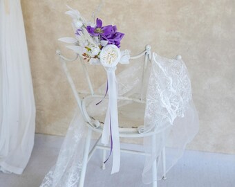 Klassiek paars, witte roos stoelbloemen, kunstbloemen, gangpaddecoratie