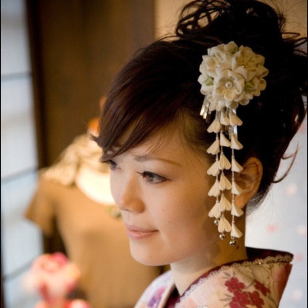 Fait à la main japonais traditionnel Tsumami Kanzashi Pince à cheveux Pin Kimono Yukata Tenue Mariage Ornement Mariée blanc sakura avec chutes