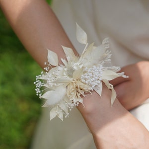 Dried flower corsage ,White dried flowers,Pampas wrist corsage Rustic wedding bracelet corsage ladies corsage
