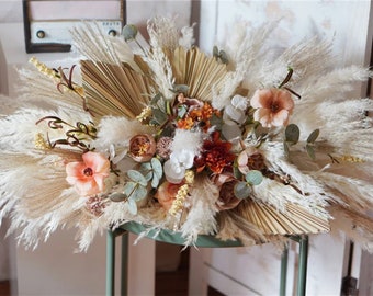 Composition florale de table en coeur fleurs séchées, pièce maîtresse de mariage, décoration de mariage rustique bohème, herbe de la pampa