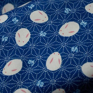 Twee soorten Japanse roze katoenen stof bedrukt met mooie witte konijnen: 1/2 meter afbeelding 6