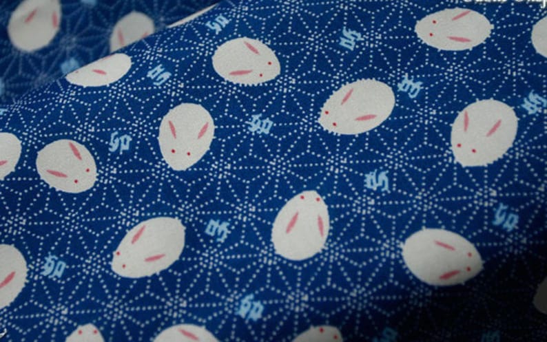 Twee soorten Japanse roze katoenen stof bedrukt met mooie witte konijnen: 1/2 meter afbeelding 6
