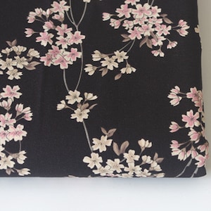 Vintage japanischer schwarzer Baumwollstoff Blumenstoff mit rosa weißen Sakura Blumen Zweigen, für Tischdecke, Puppe, Wohnkultur ETC -1/2 Yard