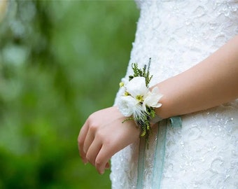 Pulsera de flores preservadas ramillete de muñeca, pulsera floral de boda boho, joya de boda boho chic, dama de honor nupcial, blanco verde