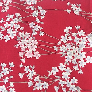 Vintage Japanese Red Cotton Fabric Floral Fabric mit Pink White Sakura Flowers Twigs, für Tablecloth, Doll, Home Décor ETC – 1/2 Yard