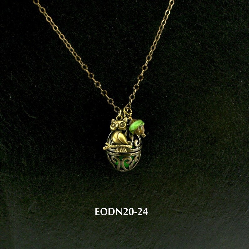 Apply Essential Oil to Felt Insert Choose Color Owl and Green Glass Charms Locket Diffuser Necklace Aromatherapy Jewelry EODN20-024
