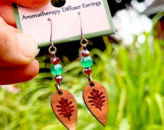 Diffuseur d'huiles essentielles en bois et boucles d'oreilles en pierres précieuses fabriquées par AAOTE en Pennsylvanie - Un beau cadeau fonctionnel.