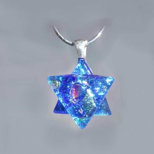 Collar Dicroico Estrella de David A Touch of Glass con Cadena de Plata en 13 colores