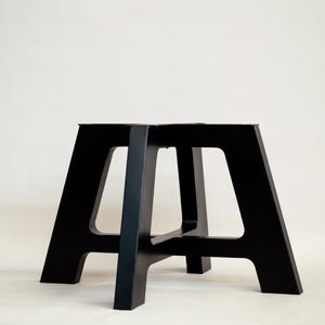 Base de mesa redonda de metal para tableros pesados / KALE