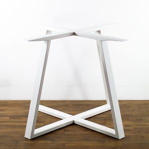 Base redonda de metal compatible con mesas de vidrio de 60&quot; – Base de comedor MAKSIM con estructura en X de 28&quot; / Opciones personalizadas de acero y acero inoxidable de BALASAGUN