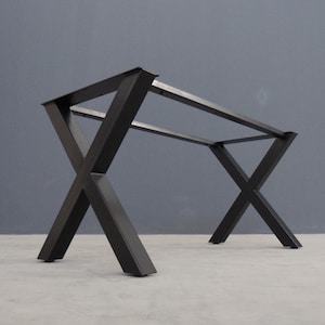 Base de mesa industrial de acero con estructura en X de 89 cm de altura. Patas de mesa de metal resistente KOCA. Personalizables para comedores, mostradores y proyectos comerciales.